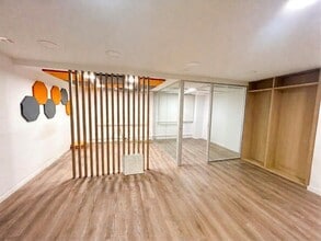Retail in Barcelona, Barcelona for lease Interior Photo- Image 2 of 14