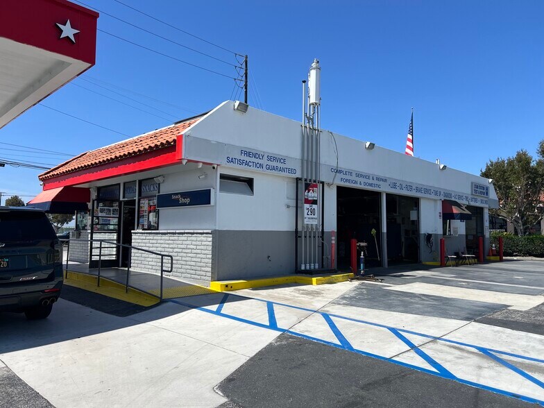 13980 Seal Beach Blvd, Seal Beach, CA for lease - Building Photo - Image 2 of 7