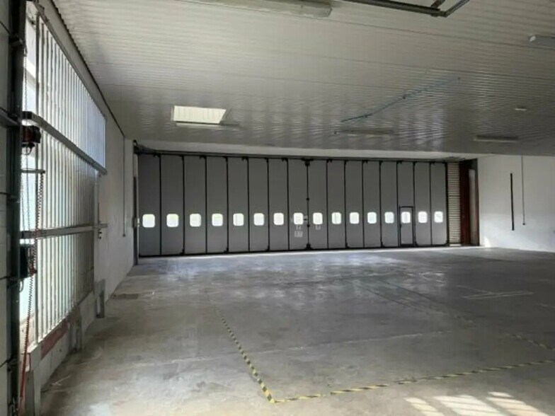 Flex in Anglet for lease - Interior Photo - Image 3 of 5