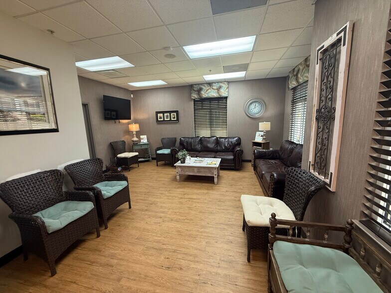 201 Oakside Ln, Canton, GA à vendre - Photo du bâtiment - Image 3 de 14