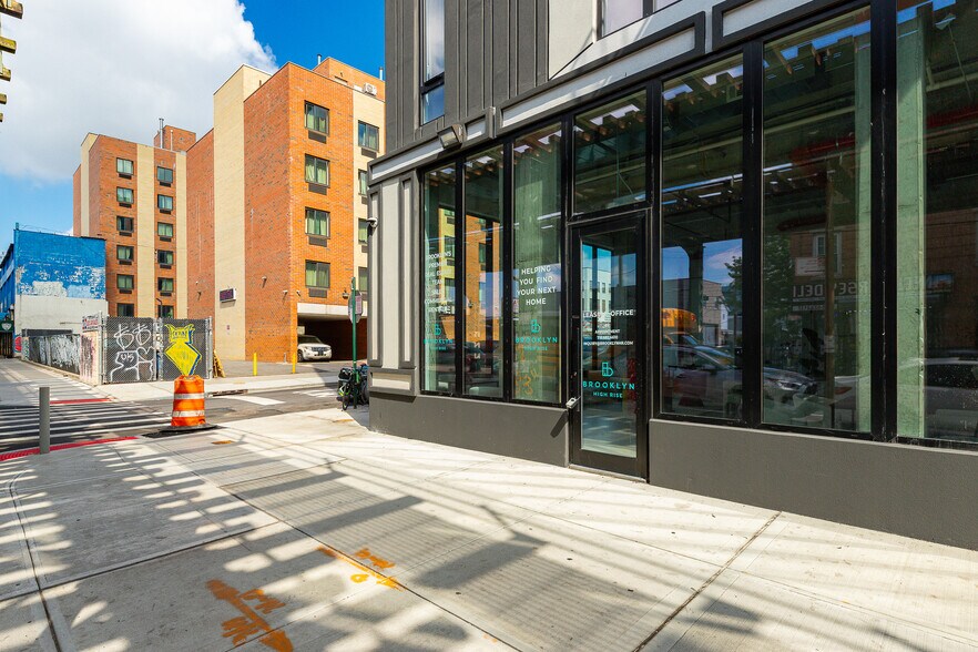 2667 Fulton st, Brooklyn, NY à louer - Photo du bâtiment - Image 3 de 16