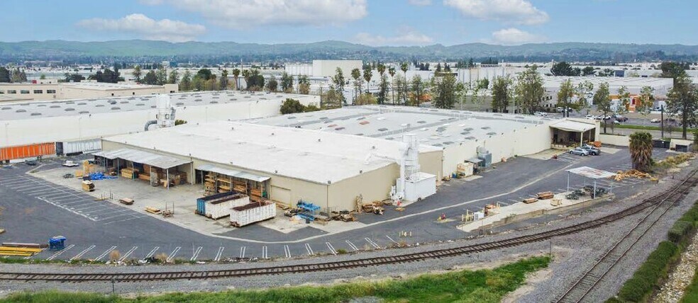 13951 Monte Vista Ave, Chino, CA à vendre - Photo du bâtiment - Image 1 de 1