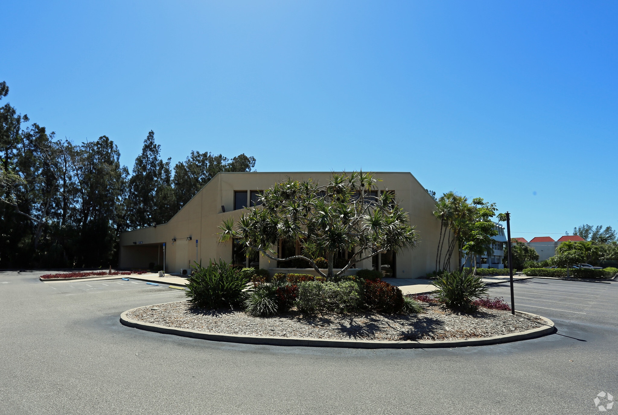 699 Manatee Ave, Holmes Beach, FL for sale Primary Photo- Image 1 of 7