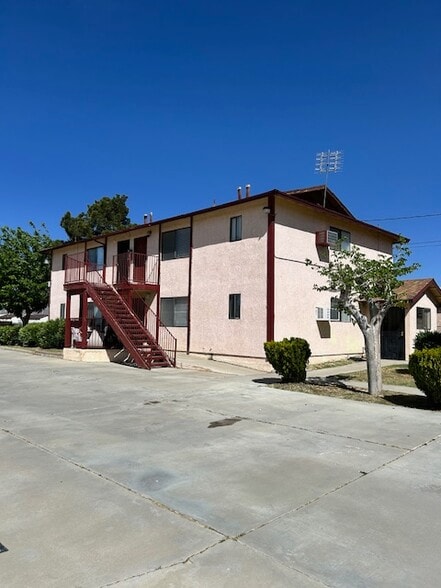 15430 Meyer Rd, Mojave, CA à vendre - Photo du bâtiment - Image 2 de 11