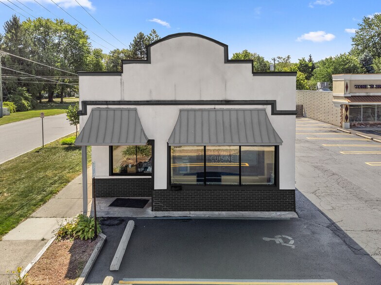 28407 5 Mile Rd, Livonia, MI à louer - Photo du bâtiment - Image 2 de 12