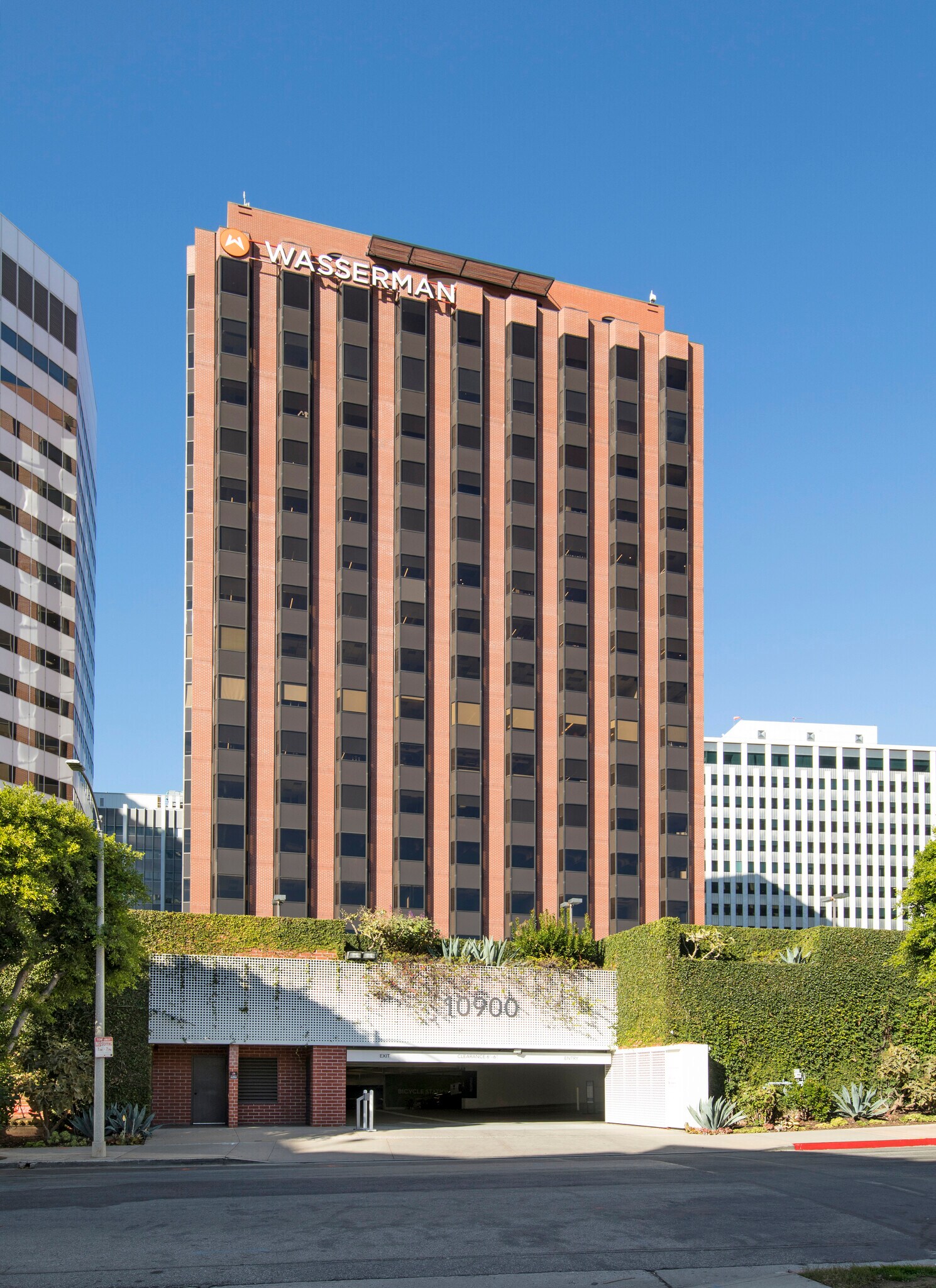 10900 Wilshire Blvd, Los Angeles, CA à louer Photo du bâtiment- Image 1 de 4