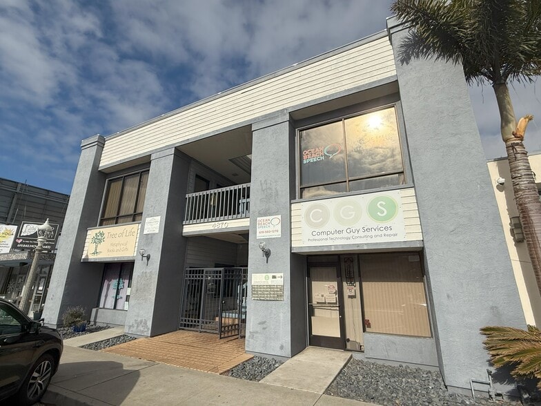 4870 Santa Monica Ave, San Diego, CA for sale - Building Photo - Image 2 of 15