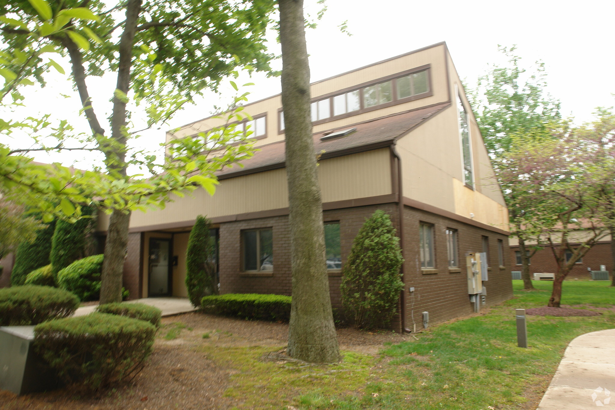 15 Brunswick Woods Dr, East Brunswick, NJ à vendre Photo principale- Image 1 de 1