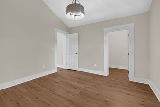 1102 Kirkland Avenue, Nashville, TN à louer Photo intérieure- Image 1 de 1