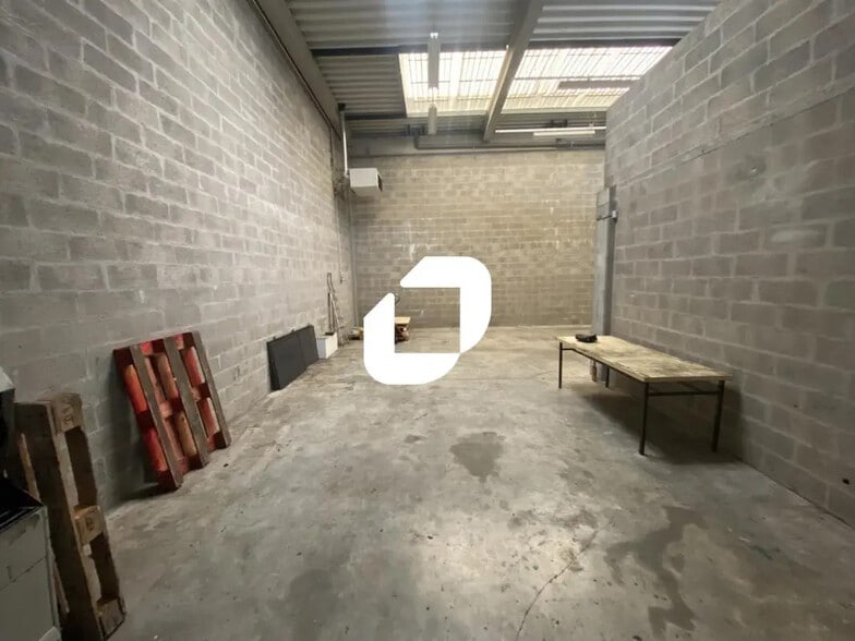 Flex in Moissy-Cramayel for lease - Interior Photo - Image 3 of 9