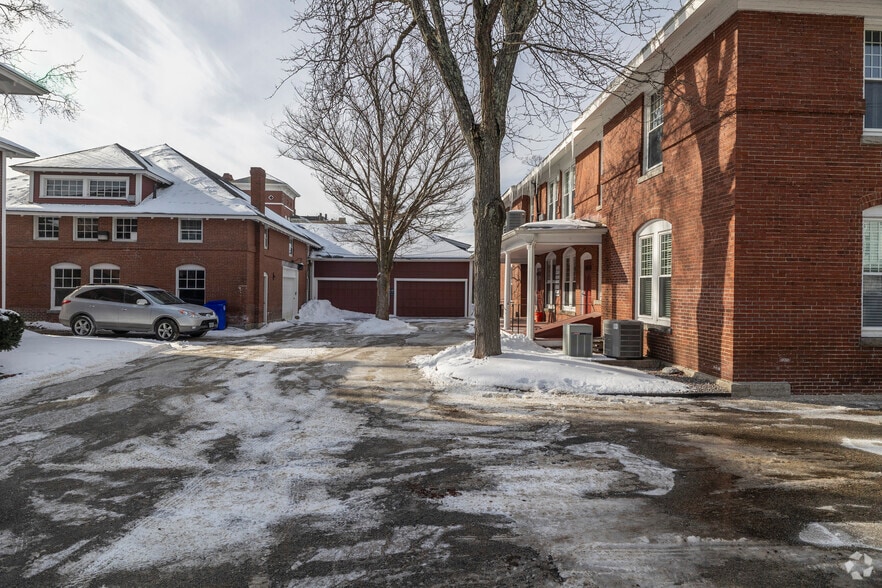 41 Brook St, Manchester, NH à louer - Photo du bâtiment - Image 2 de 7