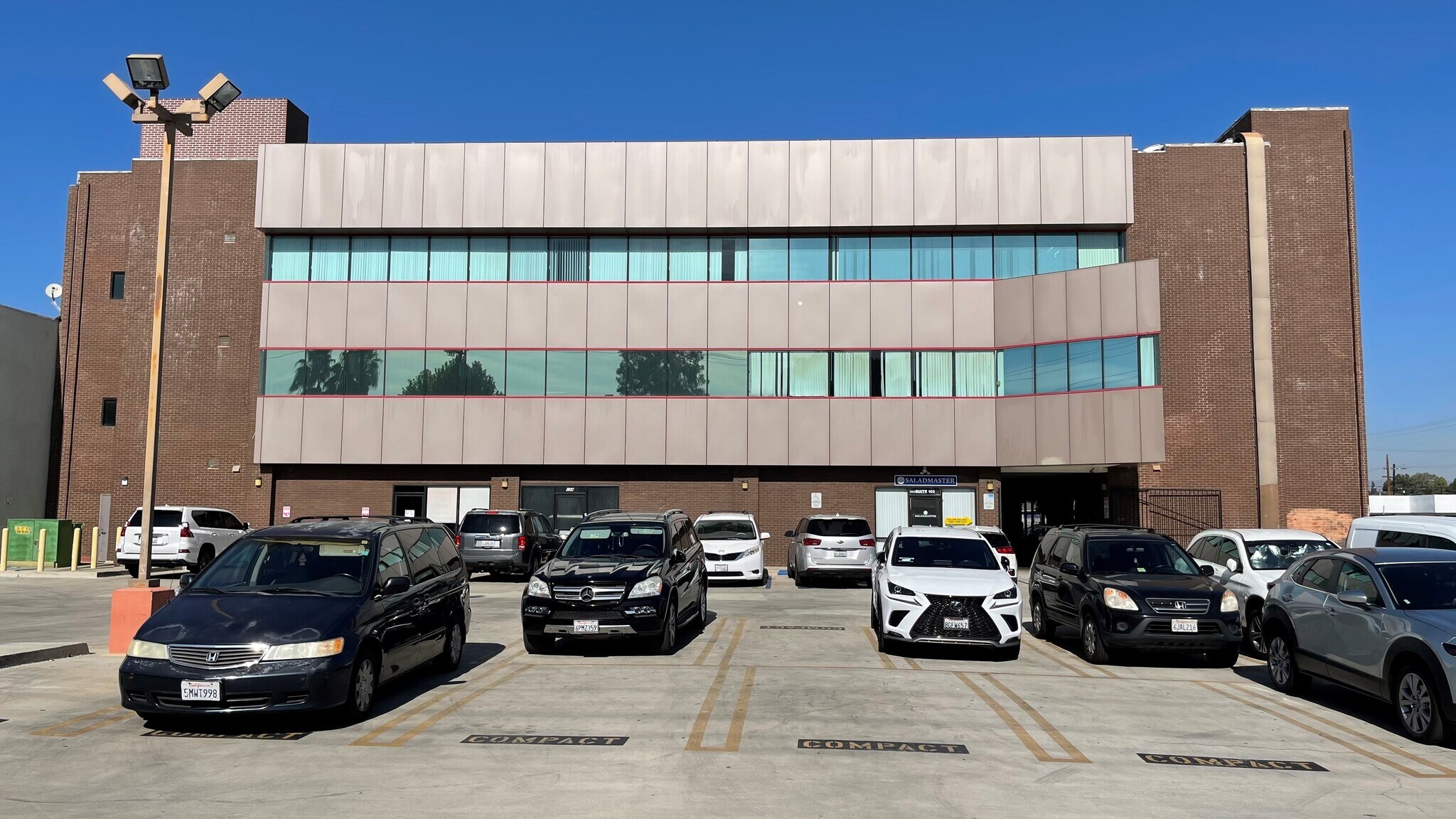 22122-22126 Sherman Way, Canoga Park, CA à louer Photo du bâtiment- Image 1 de 6