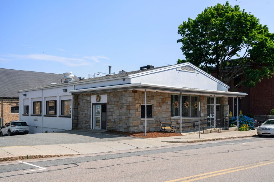 157 Central St, Norwood, MA à louer - Photo du bâtiment - Image 2 de 4