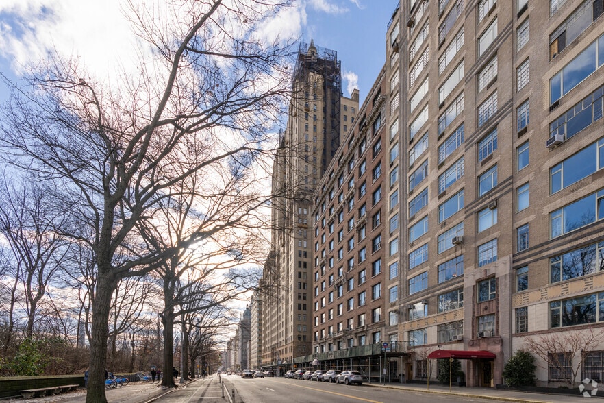 300 Central Park W, New York, NY à vendre - Photo du bâtiment - Image 3 de 7