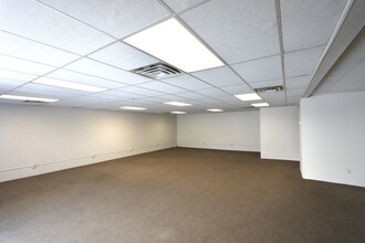 615-643 E Saginaw Hwy, Grand Ledge, MI for lease Interior Photo- Image 2 of 8