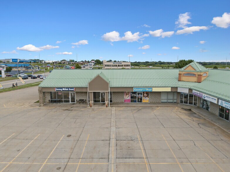 4855 Asbury Rd, Dubuque, IA à louer - Photo du bâtiment - Image 2 de 7