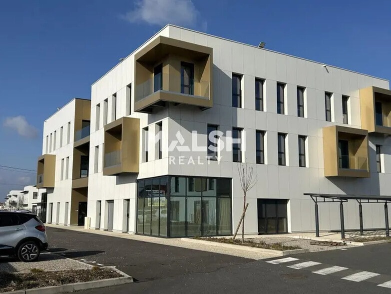 Bureau dans Décines-Charpieu à vendre - Photo du bâtiment - Image 1 de 8