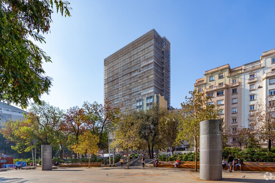 Plaça Gal.La Placídia, 1-7, Barcelone, Barcelona à louer - Photo principale - Image 1 de 7