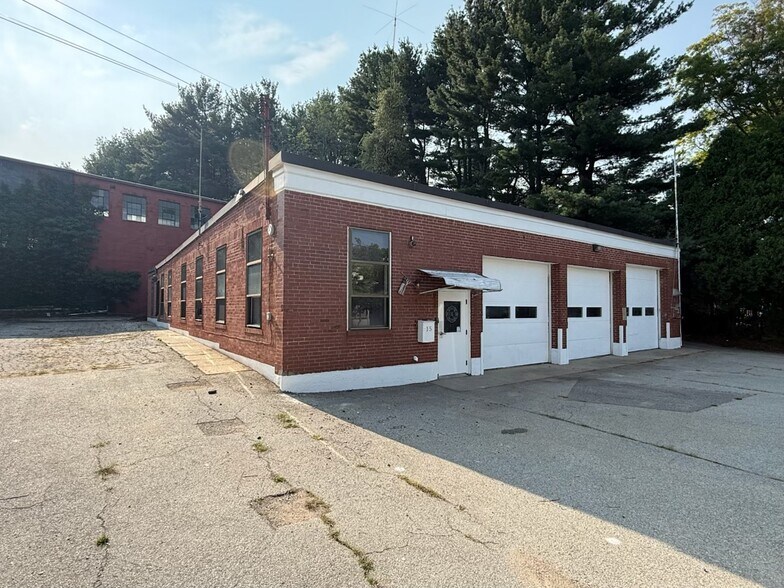 15 Water St, Leicester, MA à louer - Photo du bâtiment - Image 2 de 9