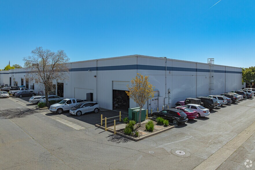 7307 Roseville Rd, Sacramento, CA à louer - Photo du bâtiment - Image 3 de 34