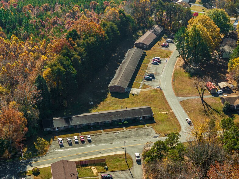 1025 Harris Dr, South Boston, VA à vendre - Photo du bâtiment - Image 2 de 25