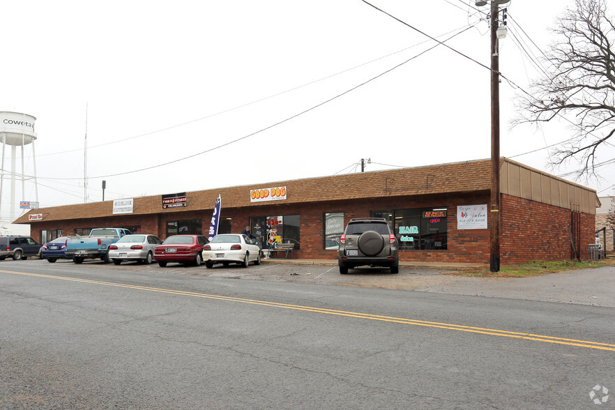 103-113 E Chestnut St, Coweta, OK for sale - Primary Photo - Image 1 of 1