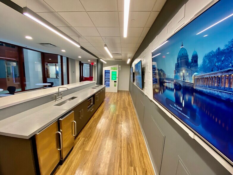 111 Monument Cir, Indianapolis, IN à louer - Photo intérieure - Image 2 de 16