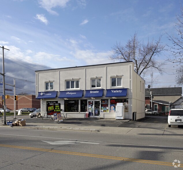 2393-2395 Lakeshore Rd W, Oakville, ON à vendre - Photo principale - Image 1 de 1