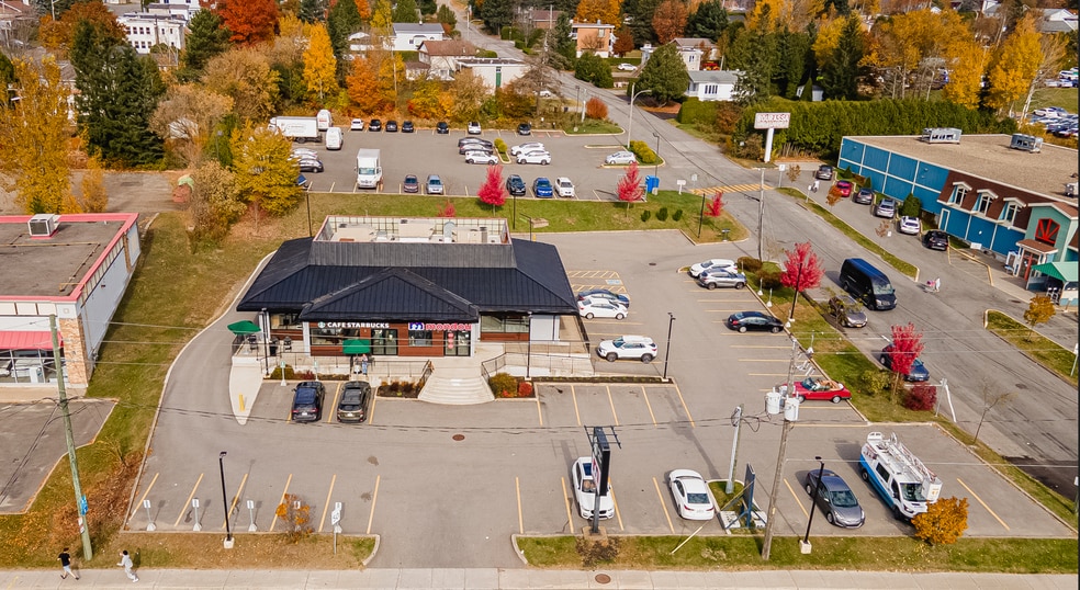 670 Rue Principale, Ste-Agathe-des-Monts, QC à vendre - Photo du bâtiment - Image 3 de 8