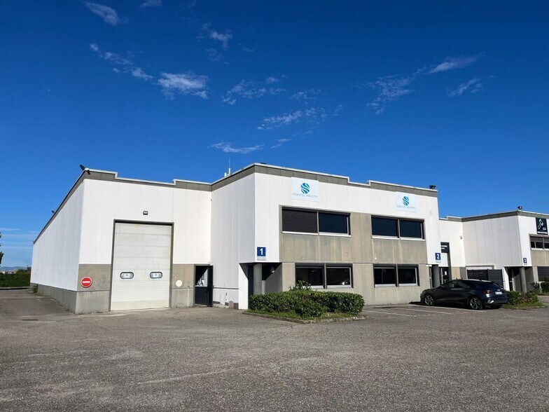 Flex dans Décines-Charpieu à louer - Photo du bâtiment - Image 2 de 21