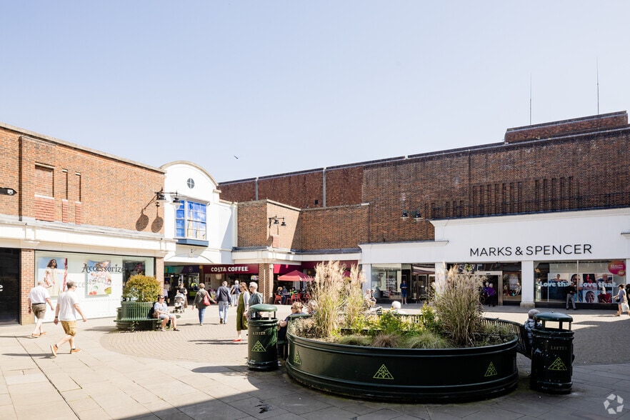 High St, Salisbury for lease - Primary Photo - Image 1 of 2