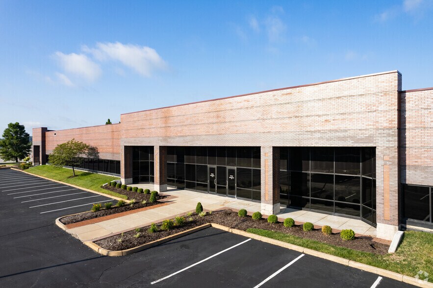 3152-3198 Riverport Tech Center Dr, Maryland Heights, MO à louer - Photo du bâtiment - Image 2 de 8