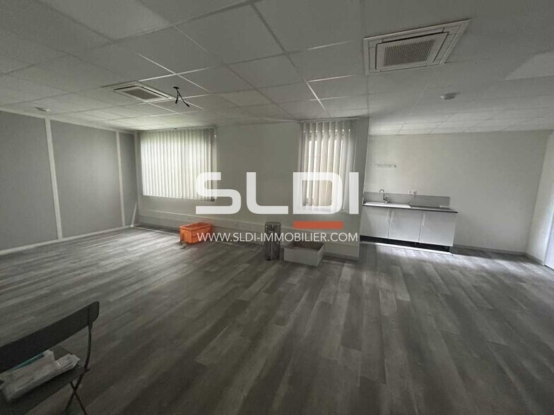 Office in Reyrieux for lease - Interior Photo - Image 3 of 8