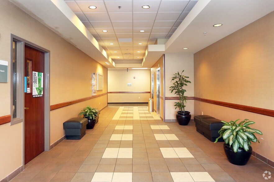 6310 Health Park Way, Bradenton, FL à louer - Hall d’entrée - Image 3 de 18