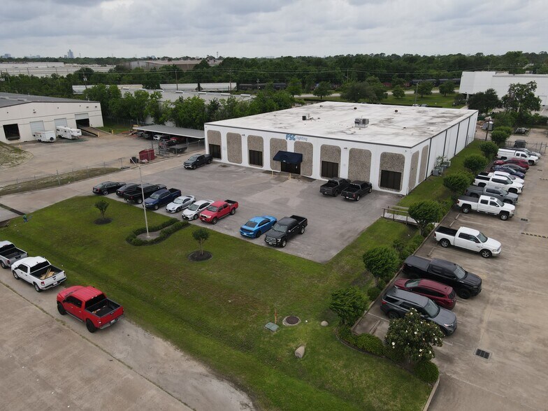 5091 Steadmont Dr, Houston, TX à vendre - Photo du bâtiment - Image 2 de 4