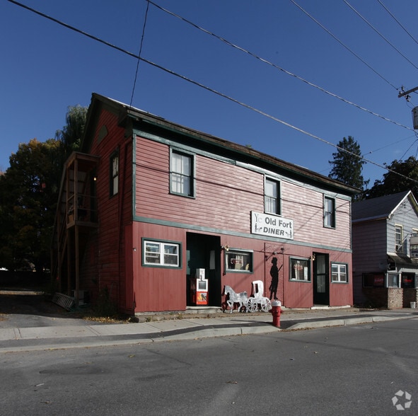 9 East St, Fort Edward, NY à vendre - Photo du bâtiment - Image 2 de 2