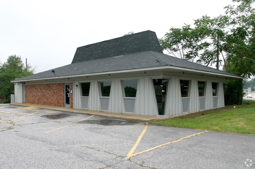 1037 Cedar Lane Rd, Greenville, SC for lease - Building Photo - Image 2 of 4
