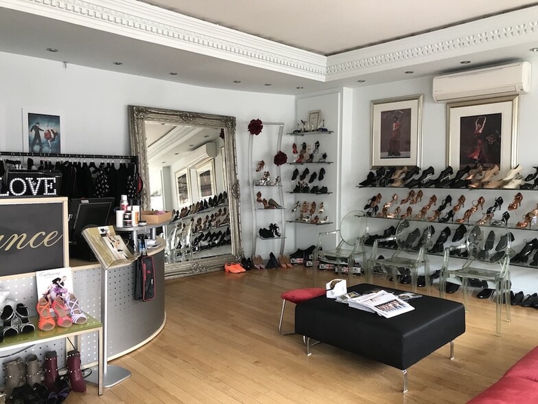 159 Queens Rd, Buckhurst Hill for lease - Interior Photo - Image 2 of 4