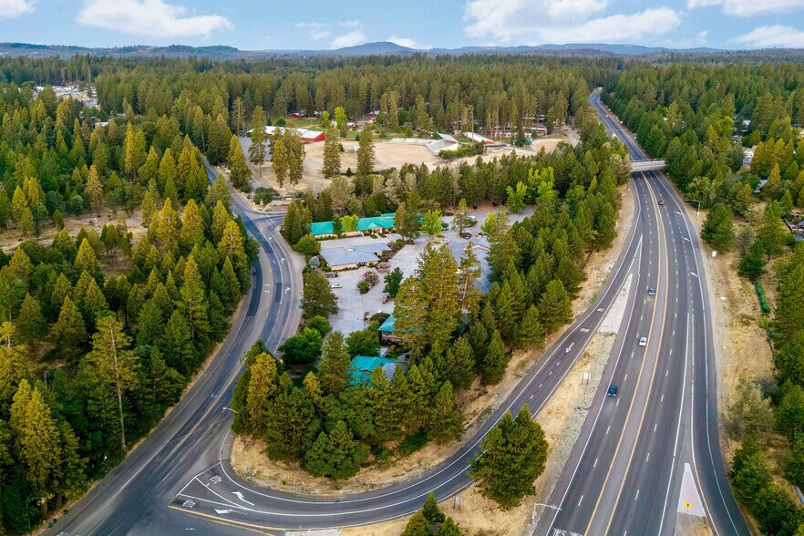 944 McCourtney Rd, Grass Valley, CA à louer - Photo du bâtiment - Image 3 de 42