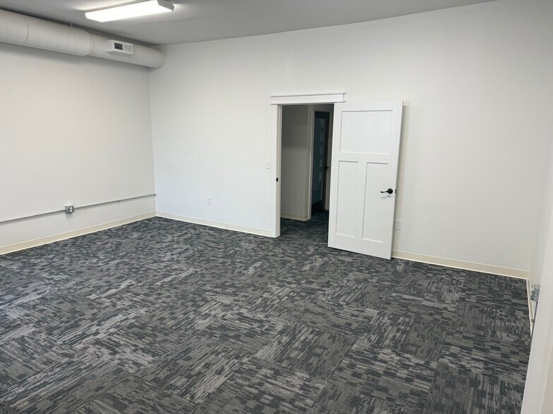 118 W Main St, Plainfield, IN à louer - Photo du bâtiment - Image 3 de 6