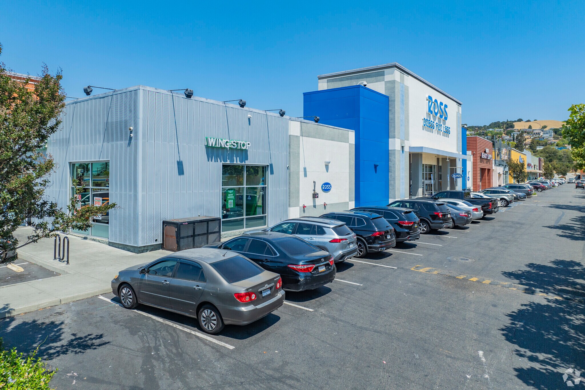 10700 MacArthur Blvd, Oakland, CA à louer Photo du bâtiment- Image 1 de 24