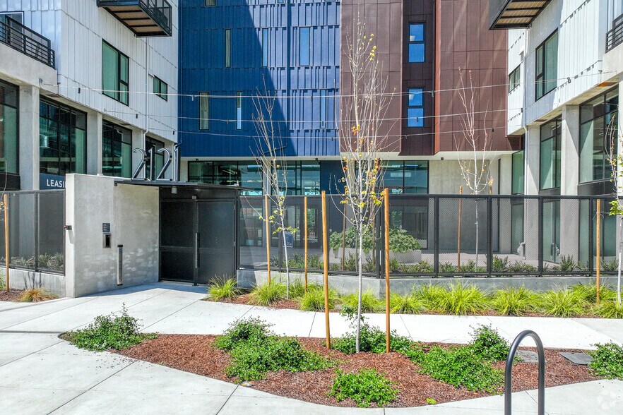 2121 Wood St, Oakland, CA à louer - Photo du bâtiment - Image 2 de 23