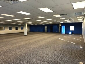 1717 W Harvester Rd, West Chicago, IL à louer Photo intérieure- Image 2 de 3