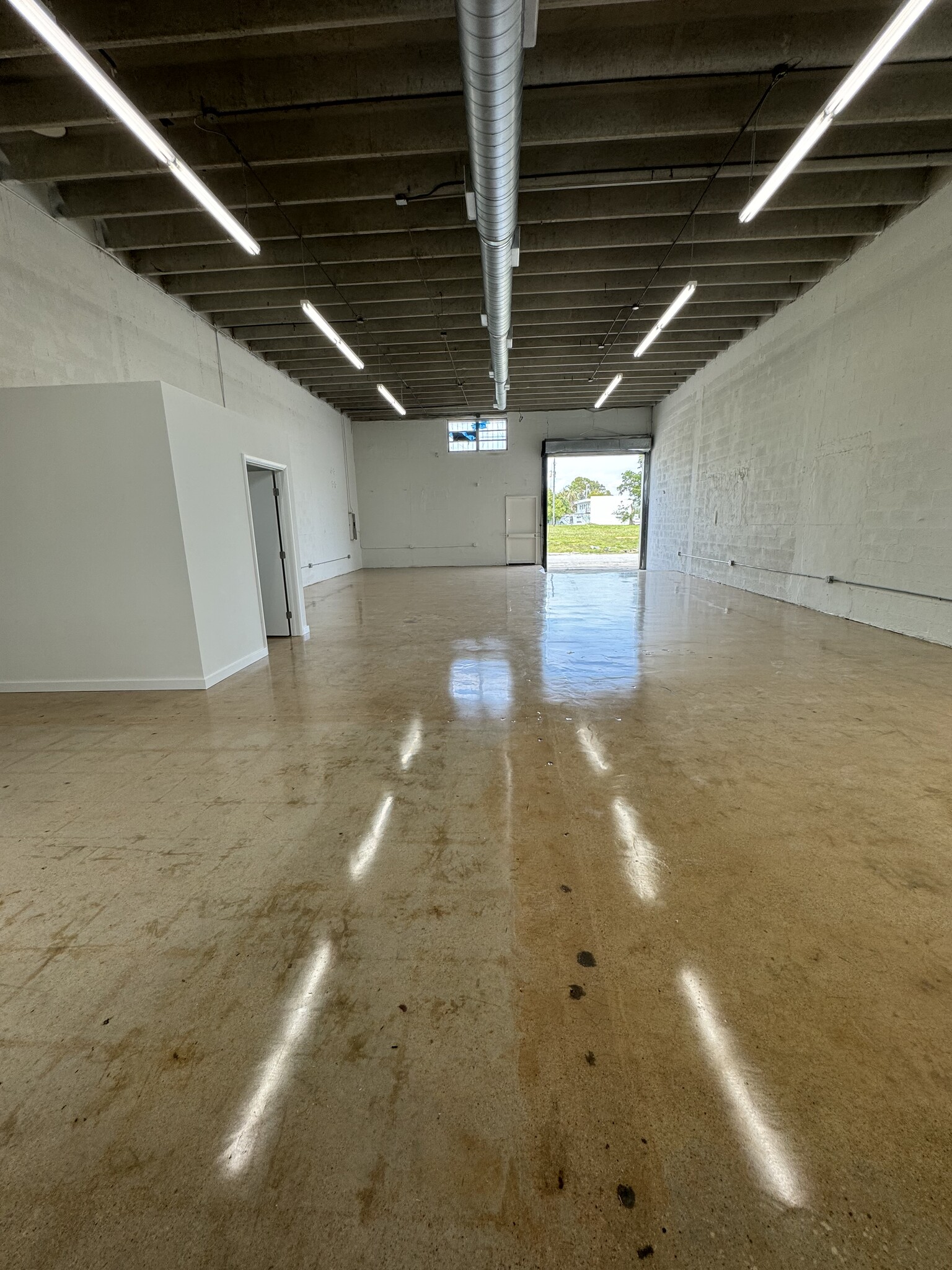 5700 NE 4th Ave, Miami, FL for lease Interior Photo- Image 1 of 8