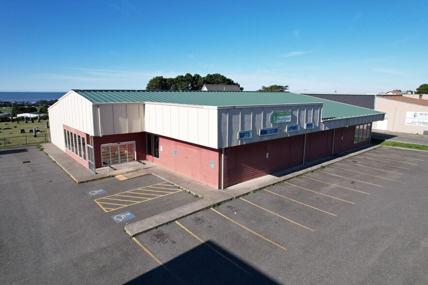 29670 Ellensburg Ave, Gold Beach, OR for sale - Primary Photo - Image 1 of 18