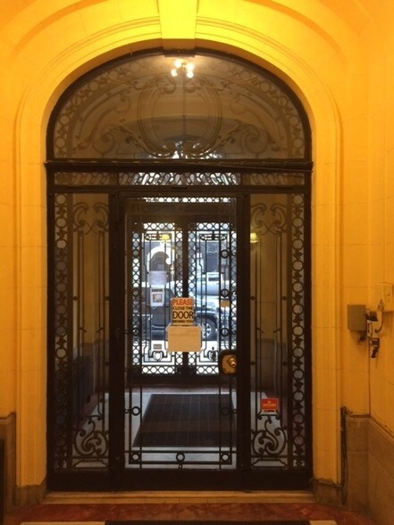 16 E 79th St, New York, NY à louer - Hall d’entrée - Image 2 de 2