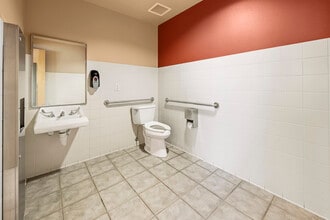 5380 S Rainbow Blvd, Las Vegas, NV à louer Photo intérieure- Image 2 de 11