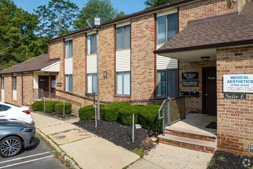 4-6 Cornwall Ct, East Brunswick, NJ à vendre - Photo du bâtiment - Image 3 de 31