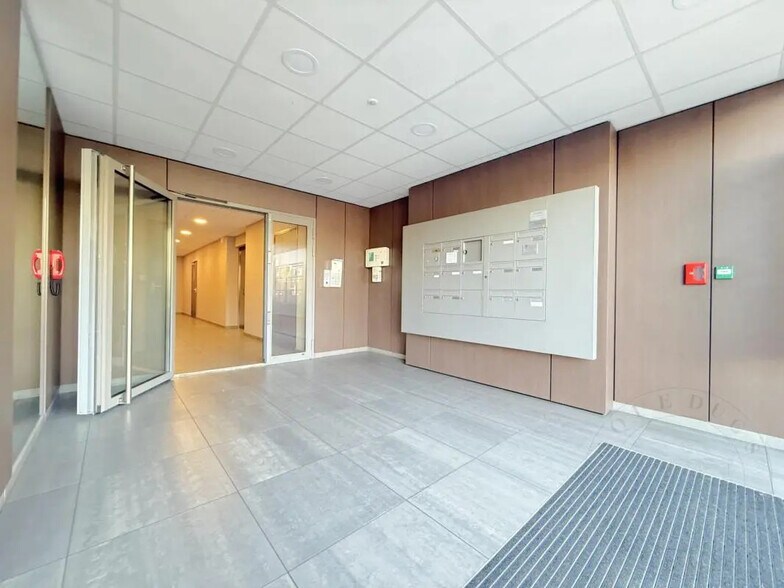 Office in Francheville for sale - Building Photo - Image 2 of 13