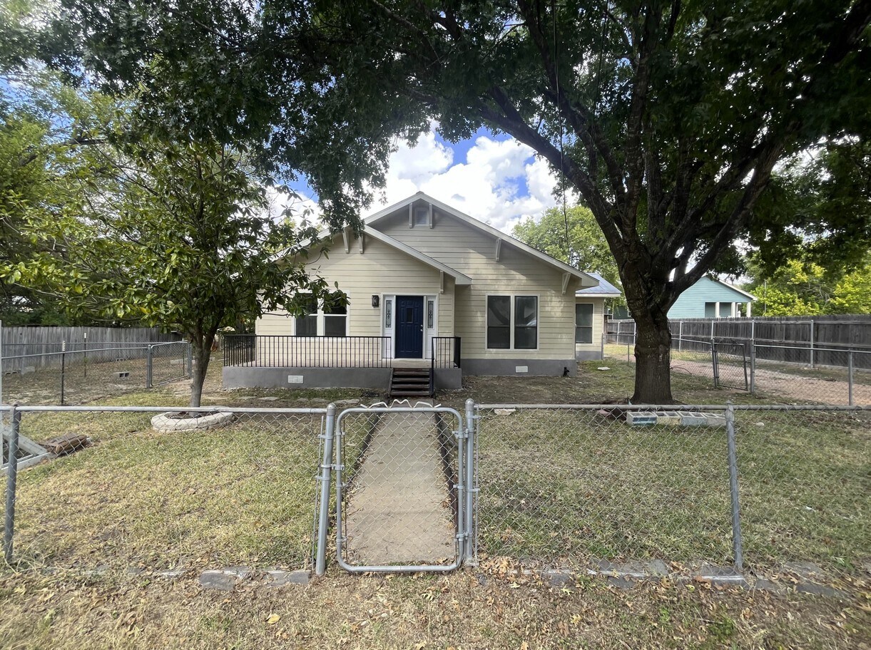 115 Hickman St, Liberty Hill, TX à louer Photo principale- Image 1 de 32